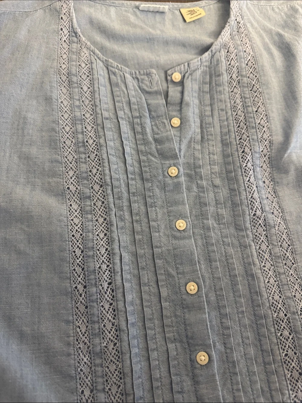 Levi's Light Blue Sleeveless Pintuck Button-Front Blouse - Picture 3 of 6
